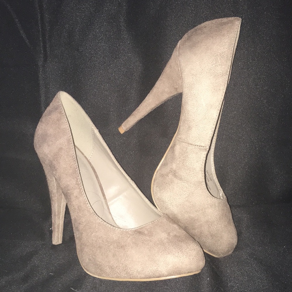 BOGO Beige suede pumps size 7
